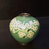 Японская фарфоровая ваза "Цветы сакуры на бирюзе"